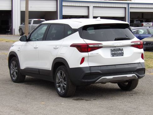 Used 2022 Kia Seltos LX AWD/4WD image 8