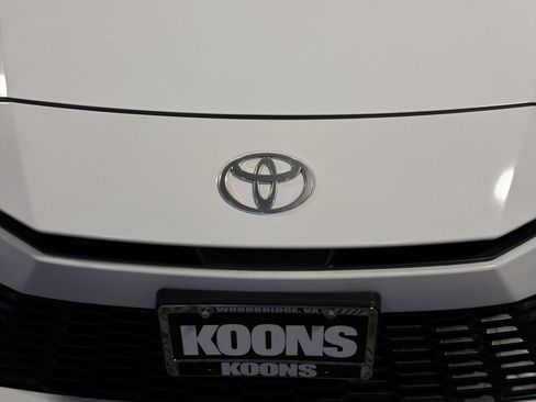 Used 2025 Toyota Camry SE FWD image 12