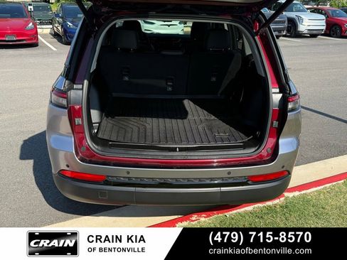 Used 2023 Jeep Grand Cherokee Limited w/ Luxury Tech Group II AWD/4WD image 30