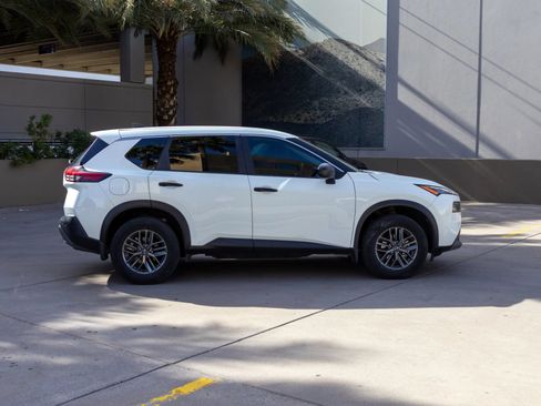 Used 2023 Nissan Rogue S FWD image 7