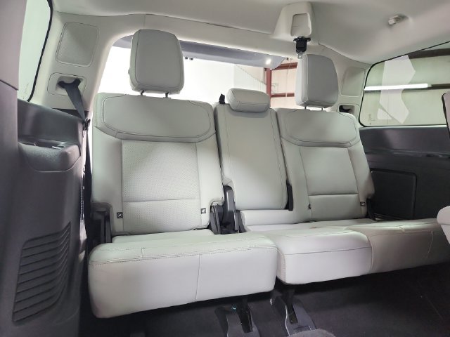 Used 2025 Ford Expedition Platinum w/ Driver's Package AWD/4WD image 46