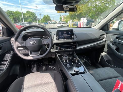 Used 2025 Nissan Rogue SV AWD/4WD image 12