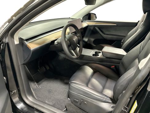 Certified 2023 Tesla Model Y Long Range AWD/4WD image 9
