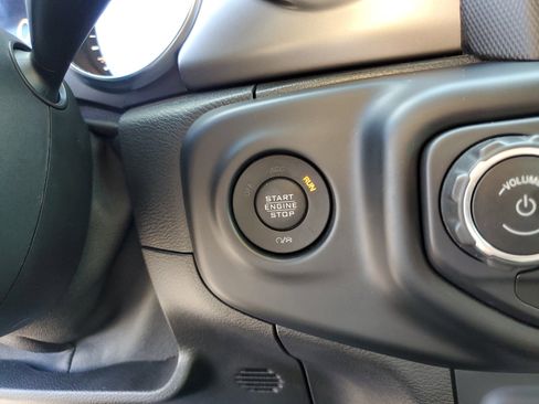 Used 2021 Jeep Gladiator Sport image 25