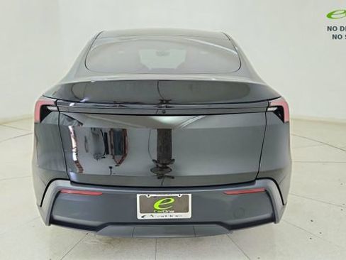 Used 2026 Tesla Model Y 2WD image 5