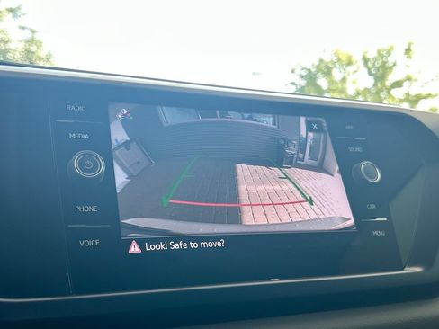 Certified 2023 Volkswagen Taos SE FWD image 24