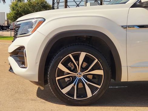 Used 2024 Volkswagen Atlas SEL Premium R-Line AWD/4WD image 5