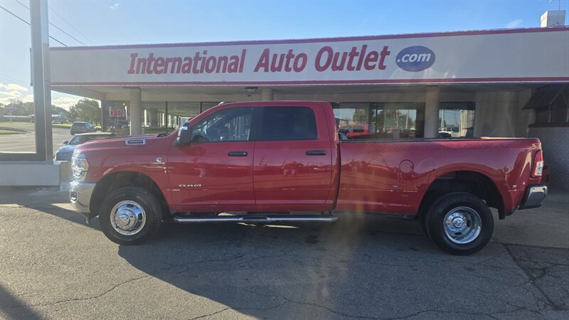 Used 2024 RAM 3500 Big Horn AWD/4WD image 2