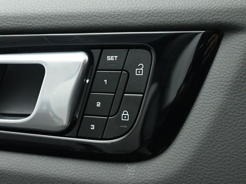 Used 2023 Porsche Cayenne Coupe image 42