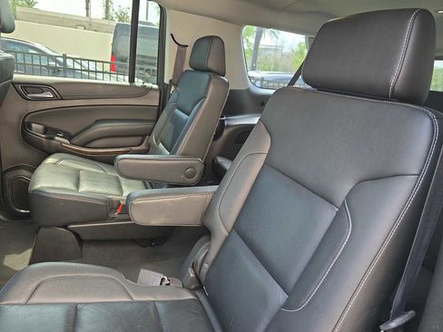 Used 2019 Chevrolet Suburban LT w/ Luxury Package image 22