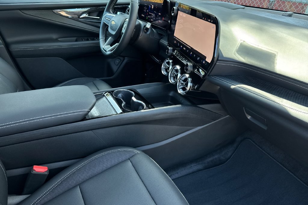 Used 2025 Chevrolet Blazer EV LT FWD image 18