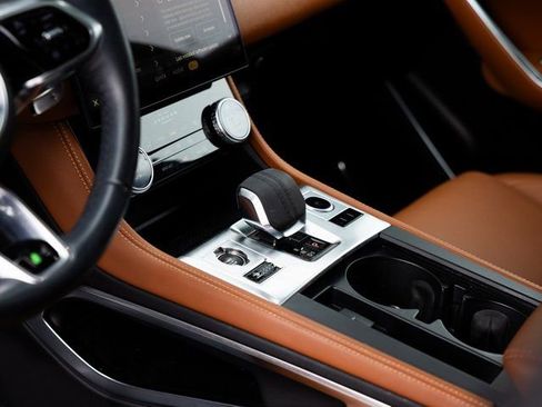 Used 2023 Jaguar F-PACE R-Dynamic S image 24