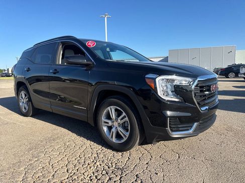 Used 2023 GMC Terrain SLE w/ Driver Convenience Package FWD image 9