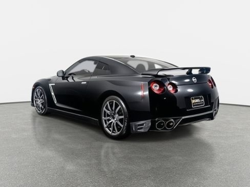 Used 2015 Nissan GT-R Premium image 13