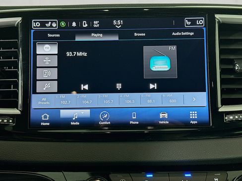 Used 2024 Chrysler Pacifica Touring-L image 21