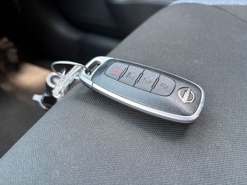 Used 2025 Nissan Versa SV FWD image 18