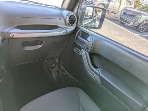 Used 2018 Jeep Wrangler Unlimited Sport S AWD/4WD image 11