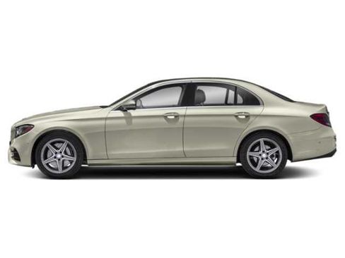 Used 2017 Mercedes-Benz E 300 4MATIC image 3