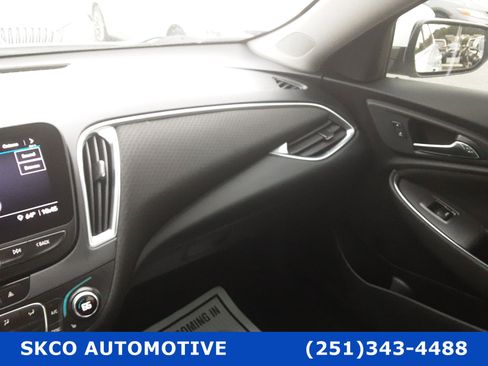 Used 2021 Chevrolet Malibu LT image 24