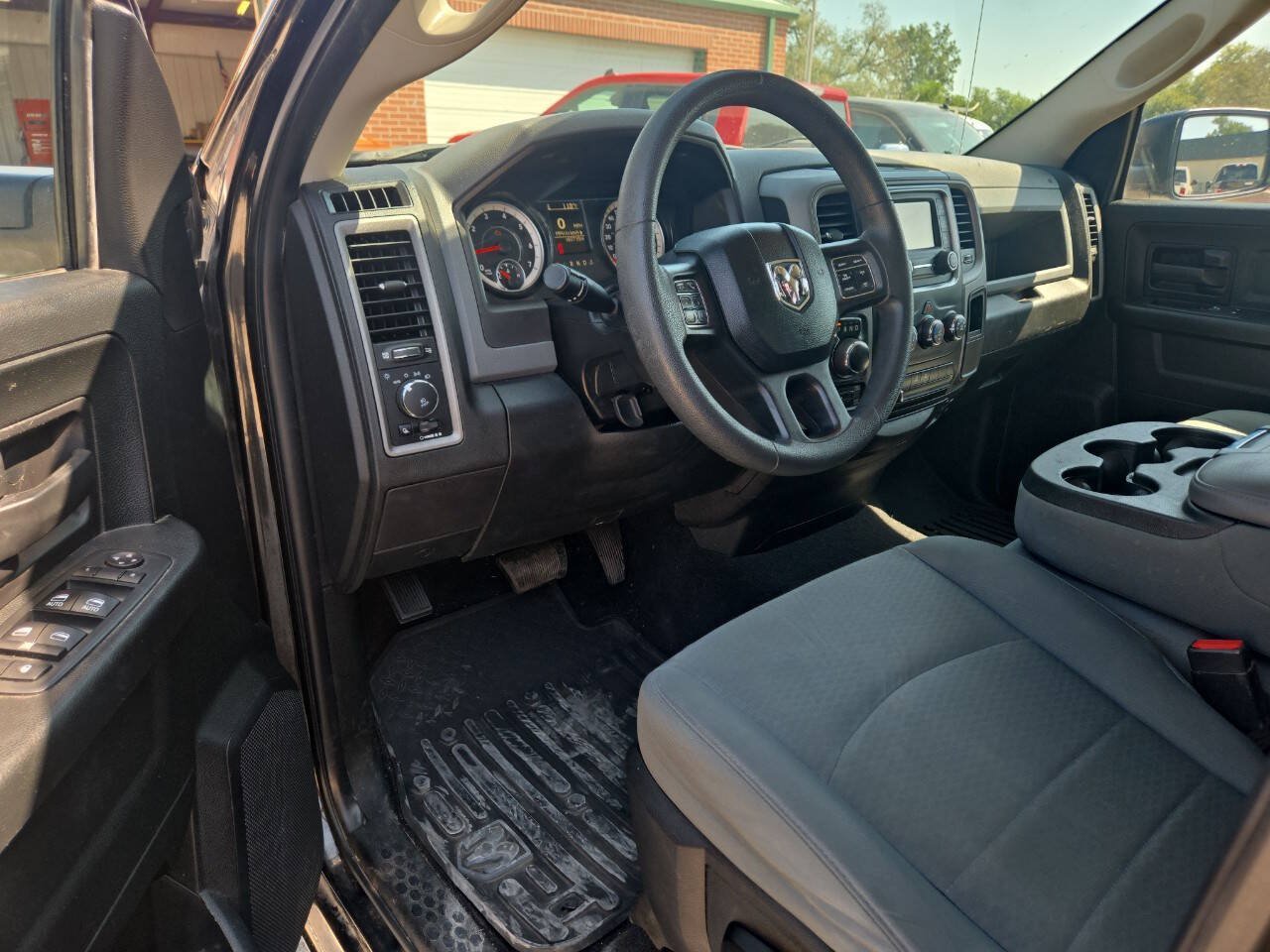 Used 2018 RAM 1500 Express w/ Black Ram 1500 Express Group AWD/4WD image 7