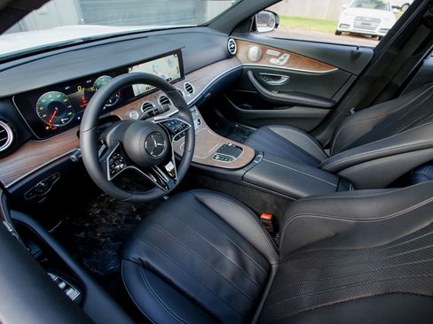 Used 2022 Mercedes-Benz E 350 Sedan image 12