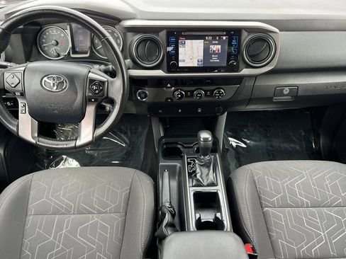 Used 2017 Toyota Tacoma TRD Sport w/ Tow Package RWD image 14