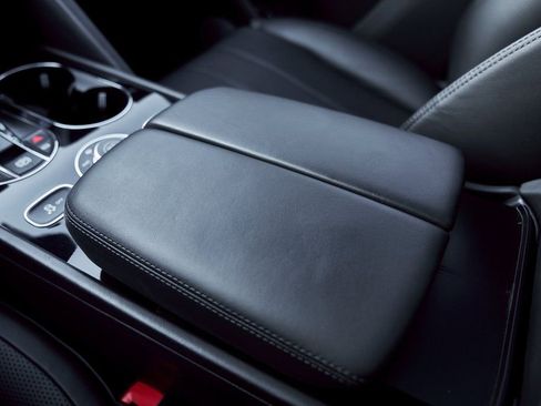 Used 2022 Bentley Bentayga image 63