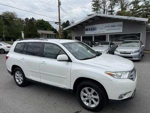 Used 2011 Toyota Highlander 4WD w/ Tech Pkg image 30