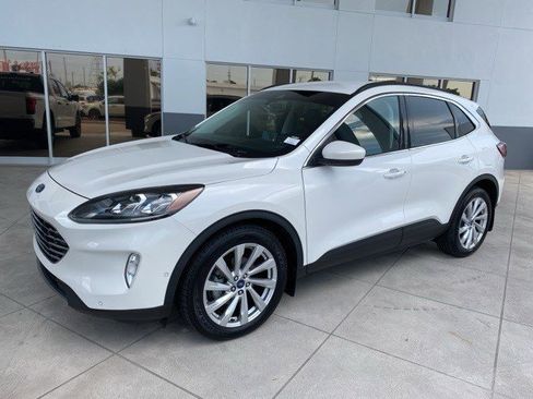 Certified 2022 Ford Escape Titanium w/ Titanium Elite Package image 2