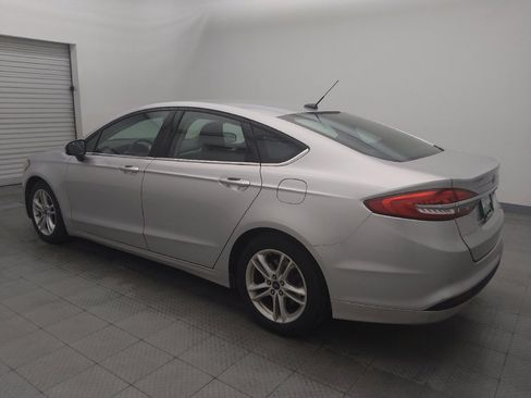 Used 2018 Ford Fusion SE w/ Fusion SE Technology Package image 3