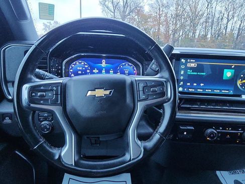 Used 2024 Chevrolet Silverado 3500 LT image 15