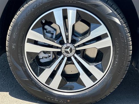 New 2025 Mercedes-Benz GLB 250 4MATIC image 30