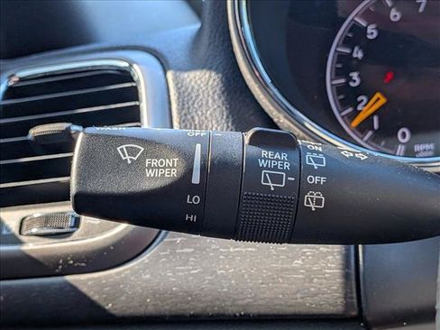 Used 2018 Jeep Grand Cherokee Altitude RWD image 9