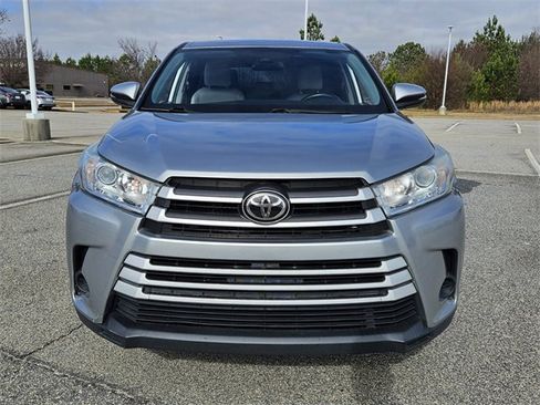 Used 2019 Toyota Highlander LE image 2