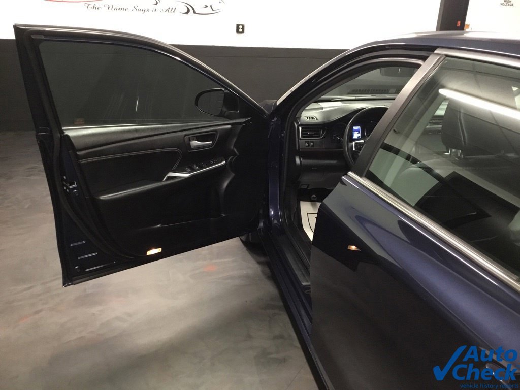 Used 2017 Toyota Camry XLE w/ Moonroof Package FWD image 12