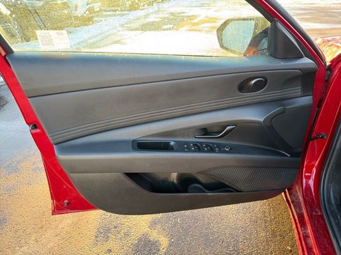 Certified 2025 Hyundai Elantra Sport image 23