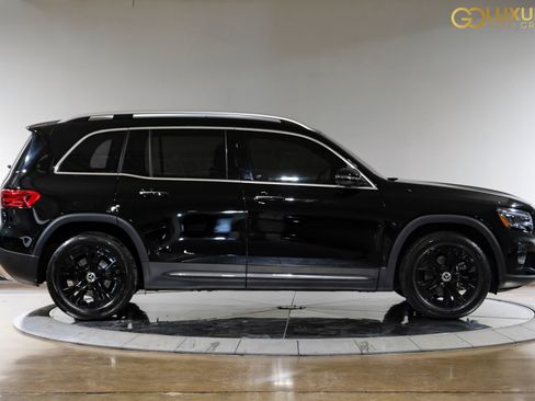 Used 2024 Mercedes-Benz GLB 250 w/ Exclusive Package image 9