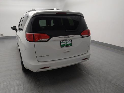 Used 2020 Chrysler Voyager Lxi image 6