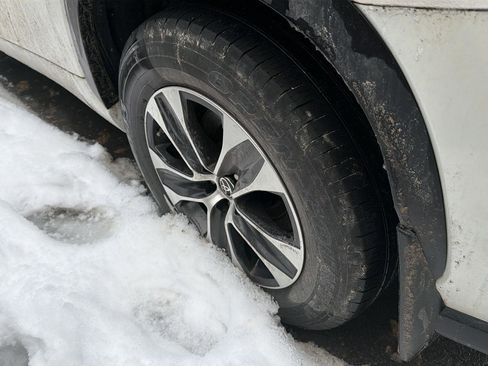 Used 2020 Toyota Highlander XLE image 10