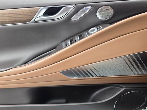 Used 2024 Genesis G80 image 29