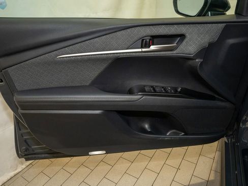 Used 2025 Toyota Camry XLE image 12