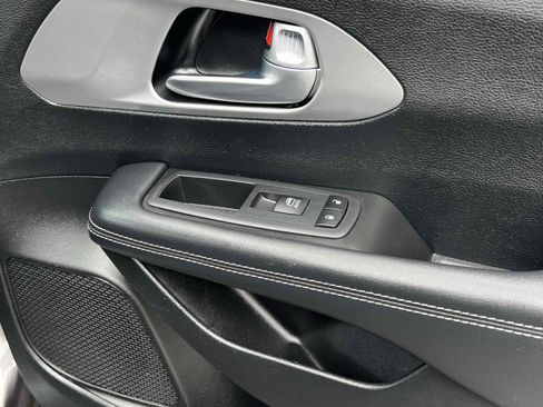 Used 2019 Chrysler Pacifica Limited w/ Advanced Safetytec Group FWD image 71