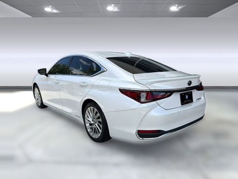 Used 2021 Lexus ES 300h w/ Accessory Package FWD image 3