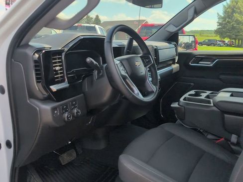 Used 2023 Chevrolet Silverado 1500 LT AWD/4WD image 7