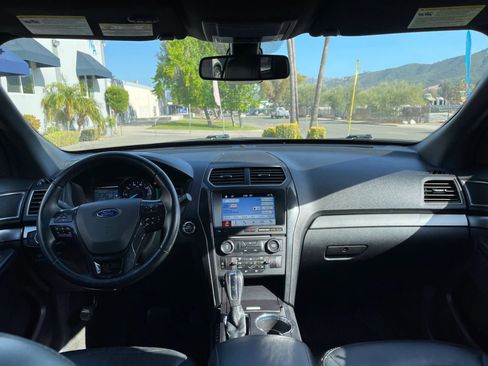 Used 2018 Ford Explorer XLT AWD/4WD image 13