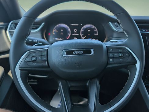 Used 2025 Jeep Grand Cherokee L Laredo w/ Luxury Tech Group I AWD/4WD image 19