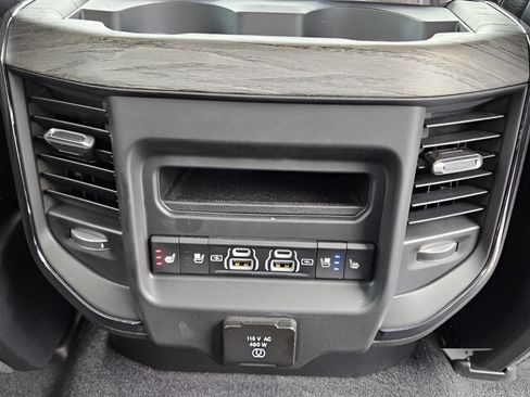 Used 2025 RAM 1500 Limited AWD/4WD image 14