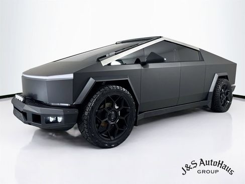 Used 2024 Tesla Cybertruck Cyberbeast AWD/4WD image 3