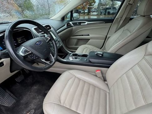 Used 2018 Ford Fusion SE w/ Fusion SE Technology Package FWD image 9