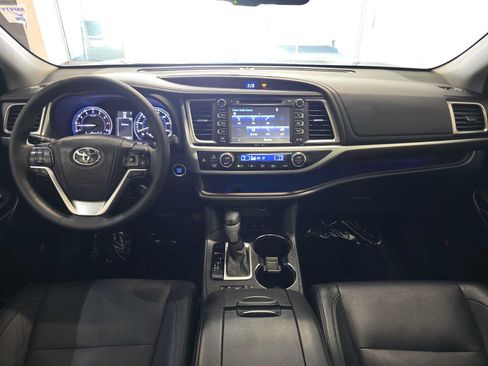 Used 2015 Toyota Highlander Limited Platinum AWD/4WD image 10